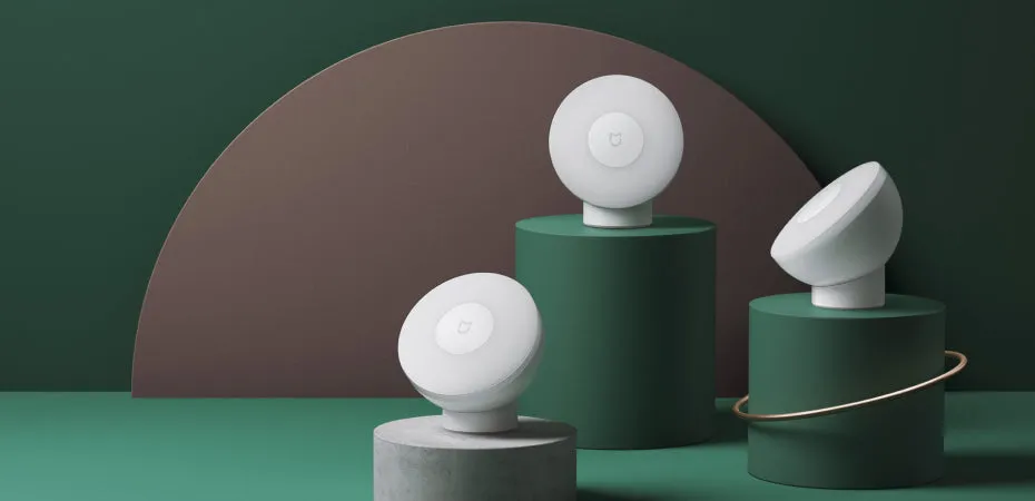 MOTION-ACTIVATED NIGHT LIGHT