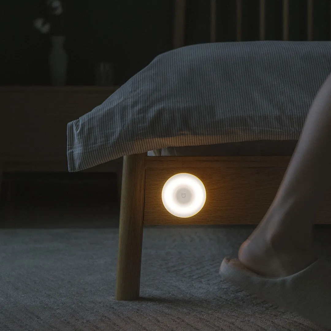 MOTION-ACTIVATED NIGHT LIGHT