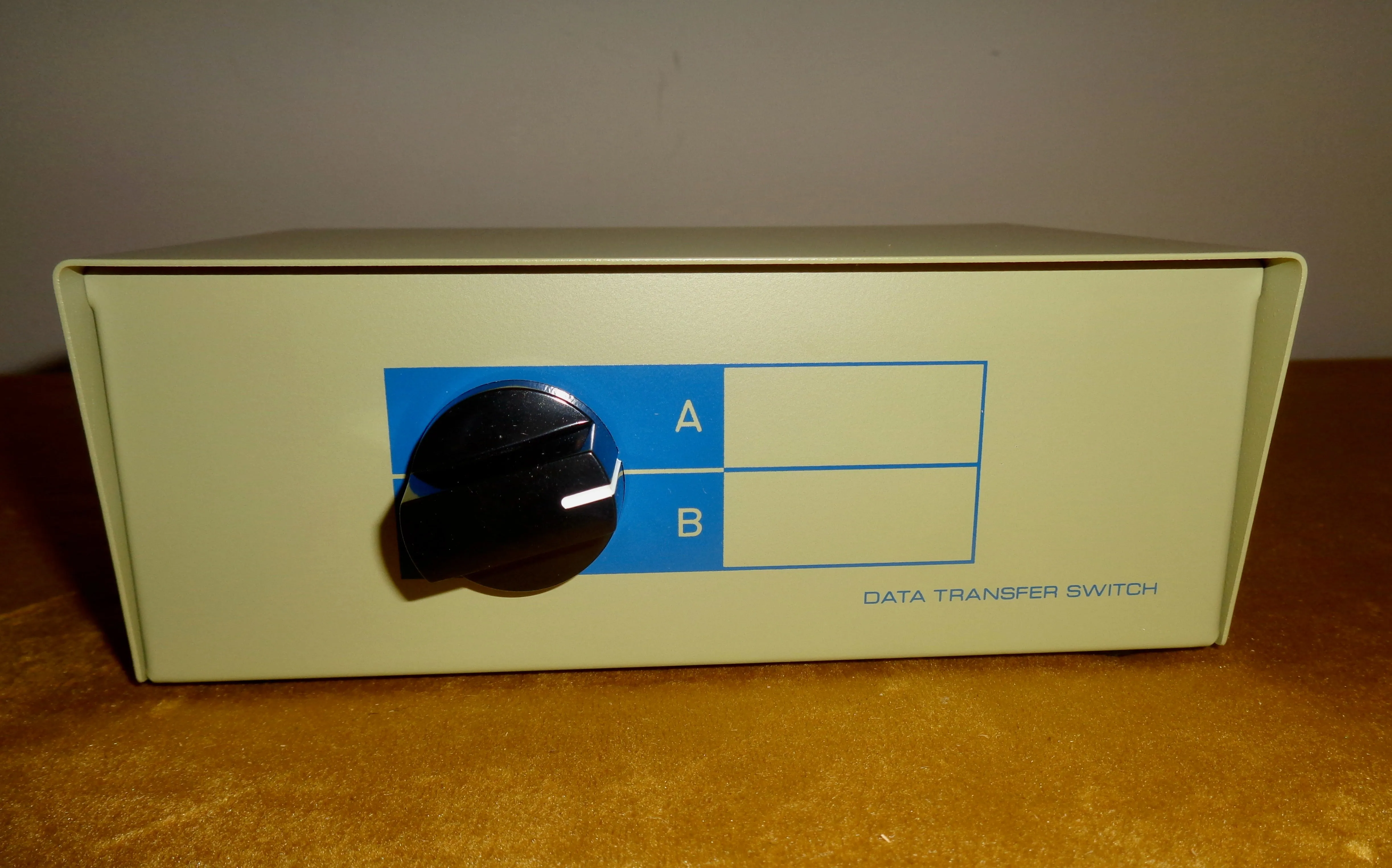 Preowned DW9AB Manual Data Switch Box Providing DB9F to 2 DB9F 2-Way Peripheral Sharing