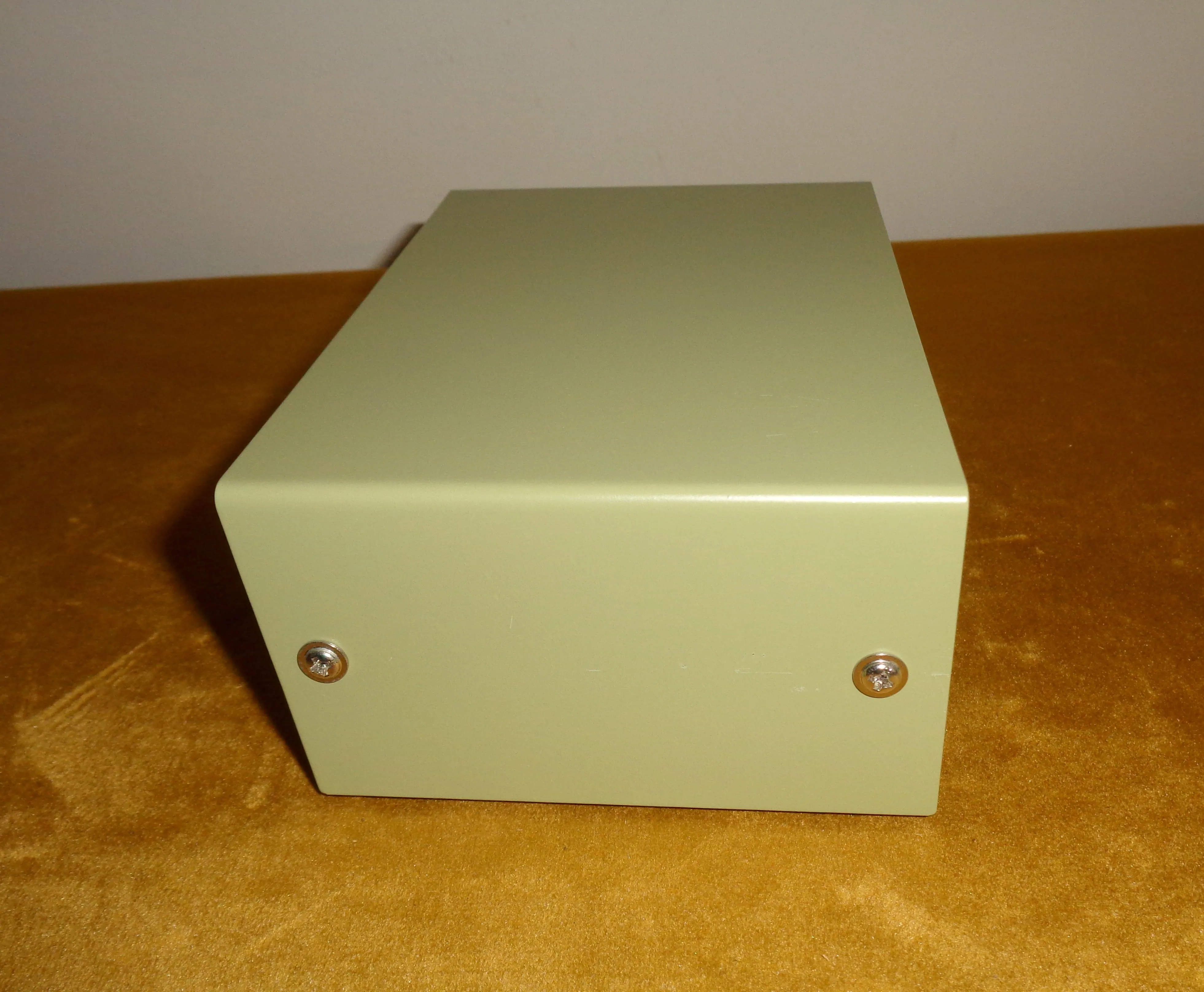 Preowned DW9AB Manual Data Switch Box Providing DB9F to 2 DB9F 2-Way Peripheral Sharing