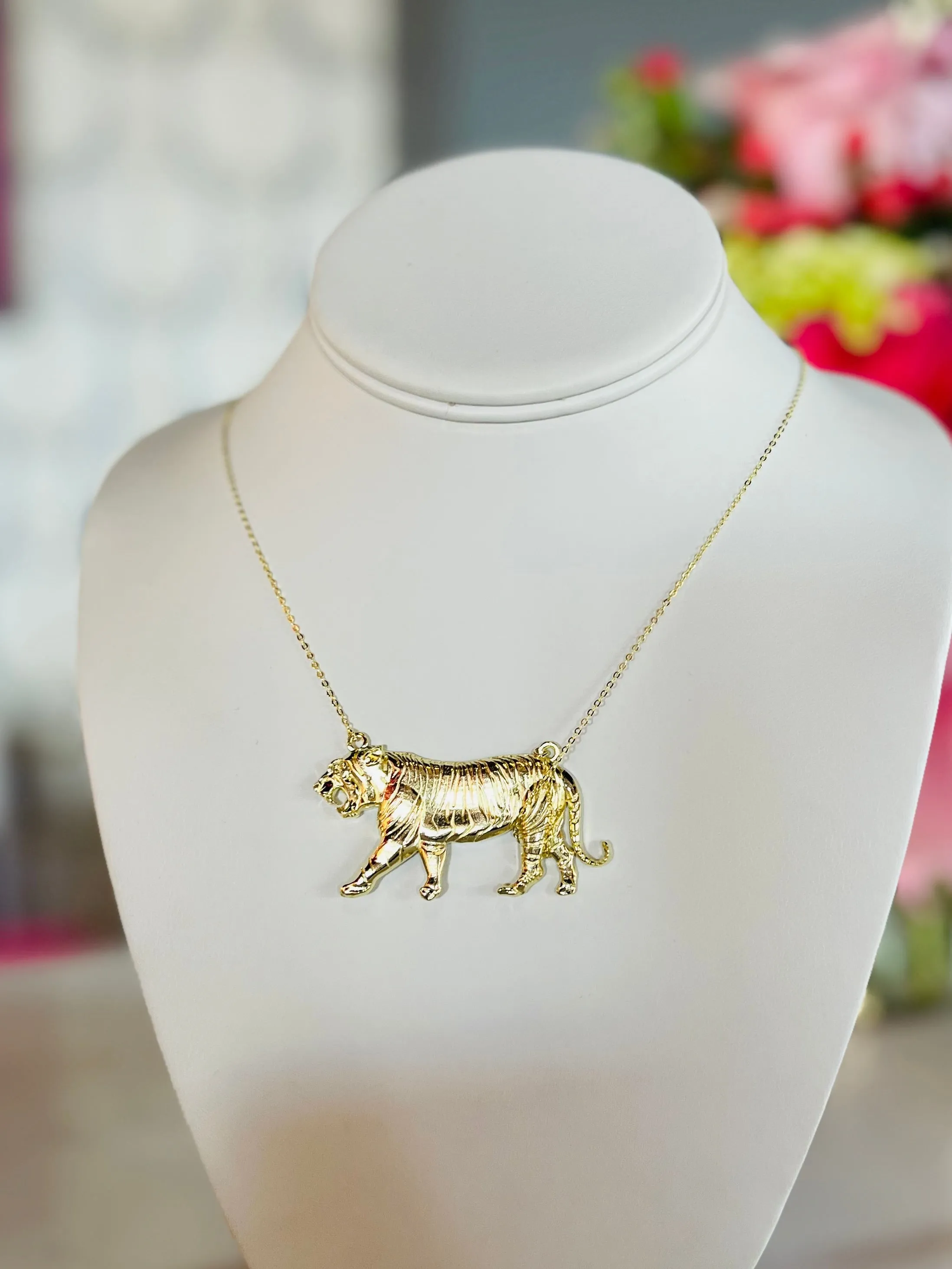 Roaring Necklace